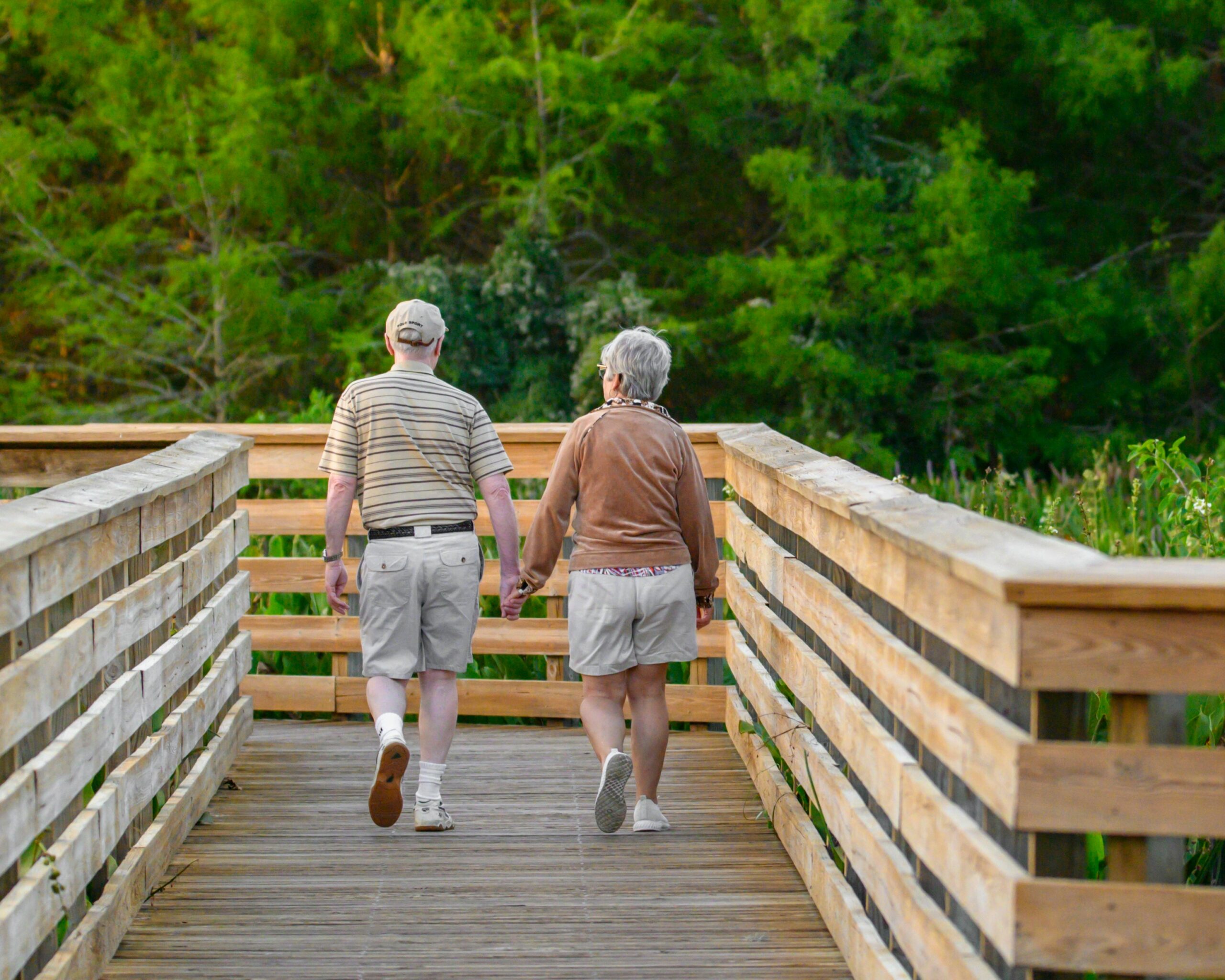 richard-sagredo-IzIERuIwJWo-unsplash senior care
